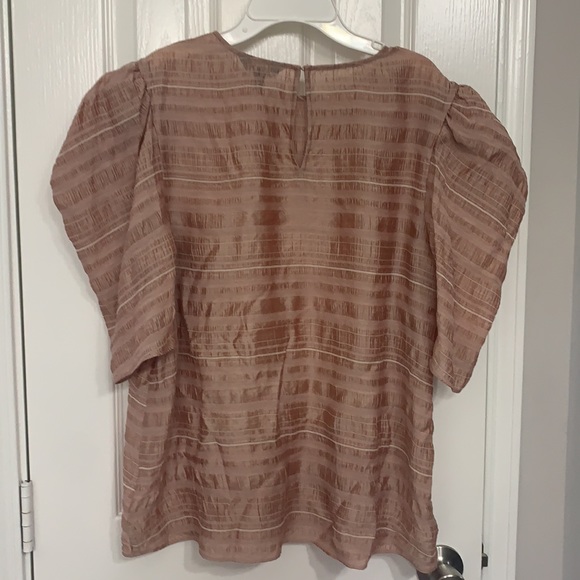 Express - textured puff sleeve crew neck top - Picture 7 of 8